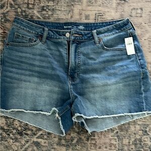 Old Navy new with tags medium wash Jean shorts size 14 curvy
